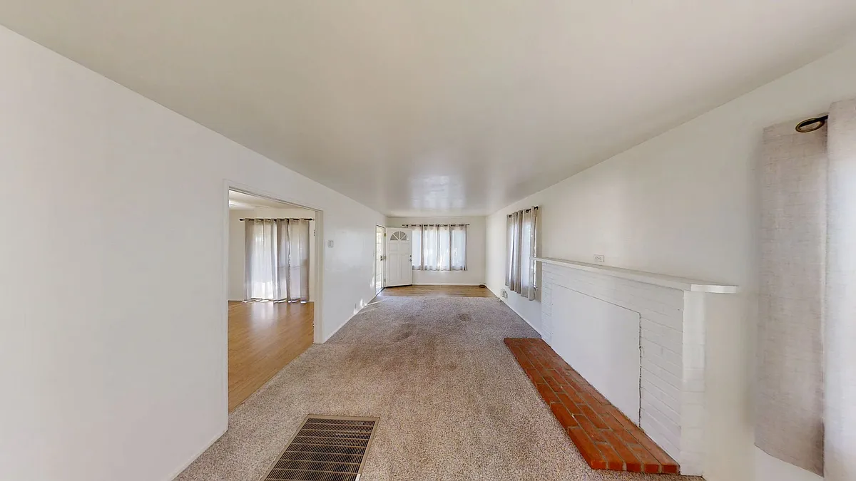 Building Photo - 642 W Avenue L