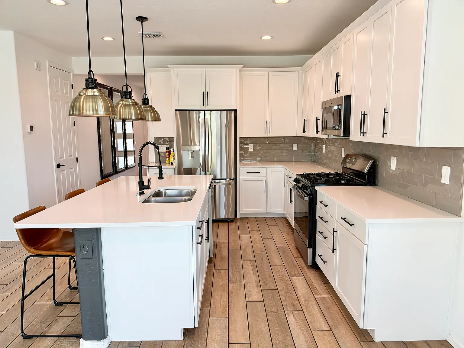 5 bed, 2630 sqft, $3,495 — Photo 3