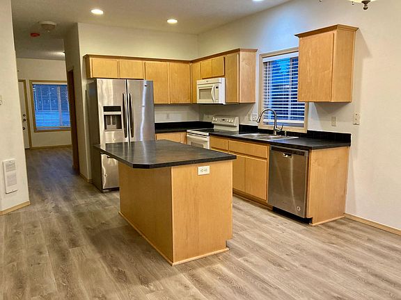 4th image of 2701 NE 105th Ct