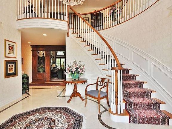 2-Story Entrance Foyer
