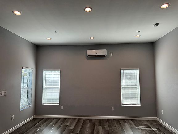 4th image of 1086 S Los Robles Ave