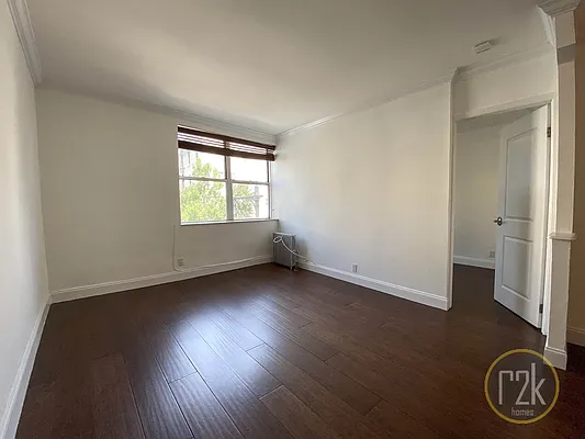 Rented by Realty 2000 Corp | media 20