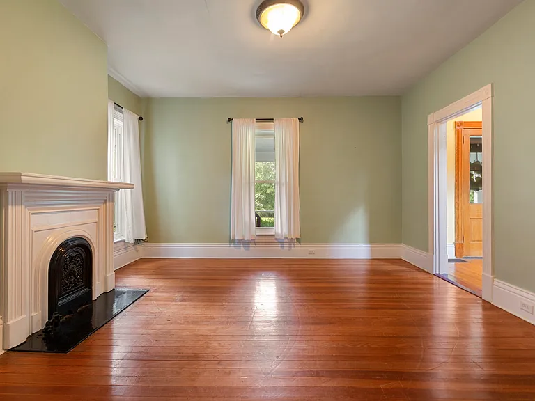 5820 Chamberlain Ln — Photo 27