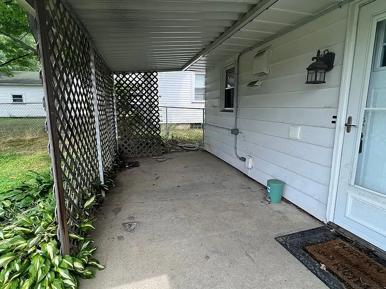 306 E Liberty St — Photo 10