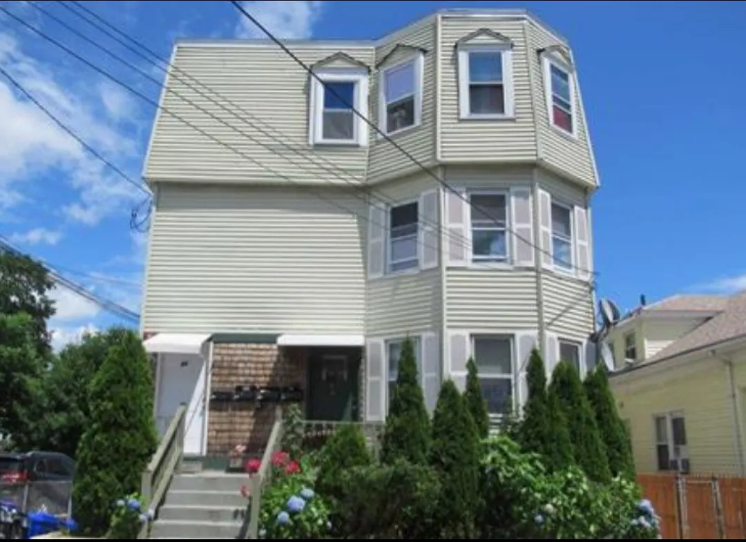 3 bed, 1000 sqft, $1,500 — Photo 1