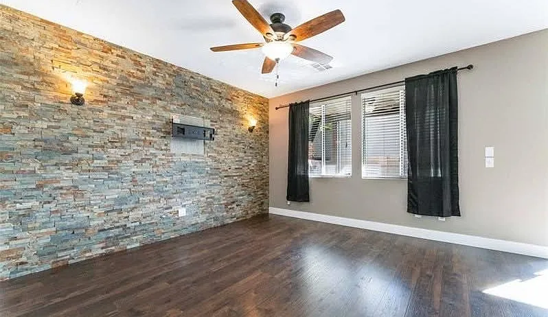 4 bed, 2.5 bath, 1829 sqft, $2,495 — Photo 3