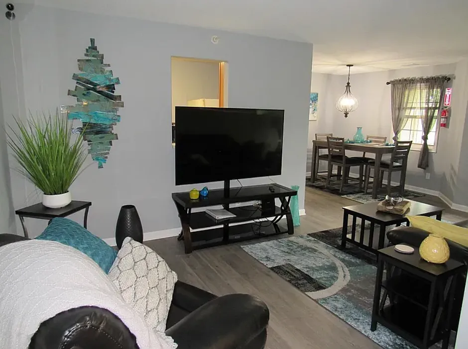 2 bed, 1054 sqft, $1,600 — Photo 3