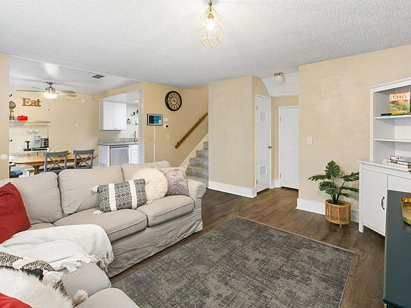 4th image of 1213 E Ave Unit D14