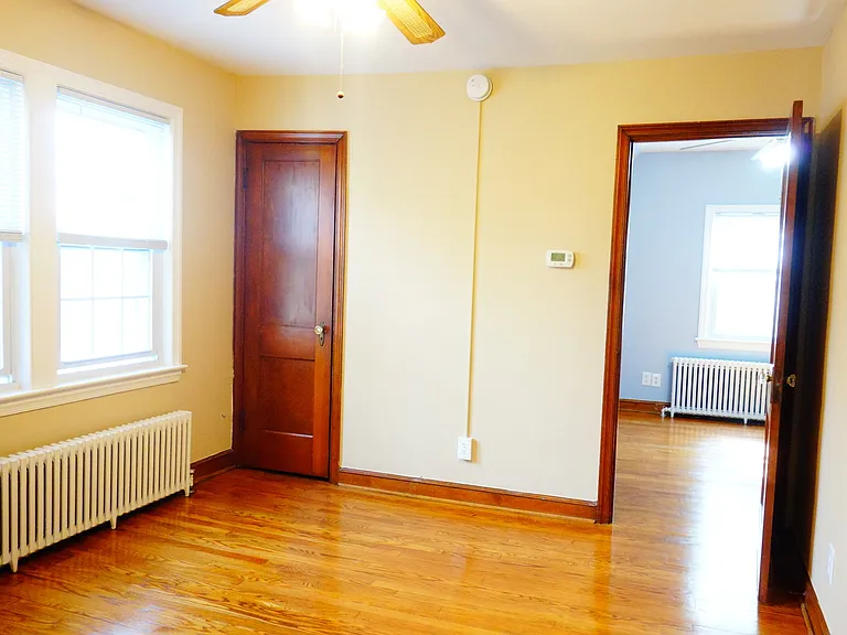 806 Houston Ave — Photo 2