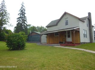 16 Calkins Pl, Ticonderoga, NY 12883