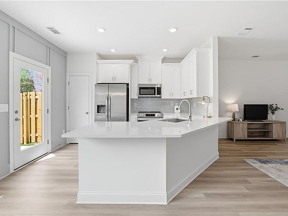 5th image of 318 Heron St #13