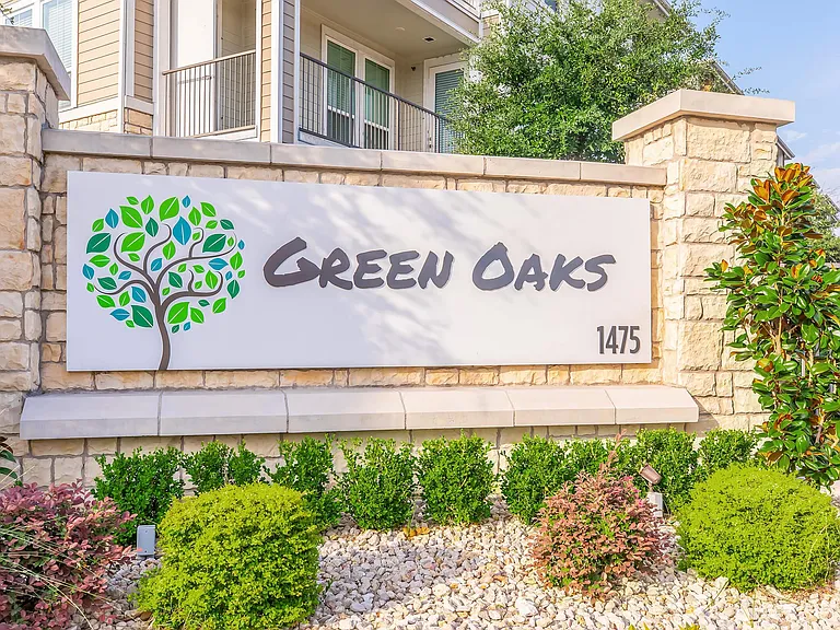 Green Oaks Apartments — Photo 23
