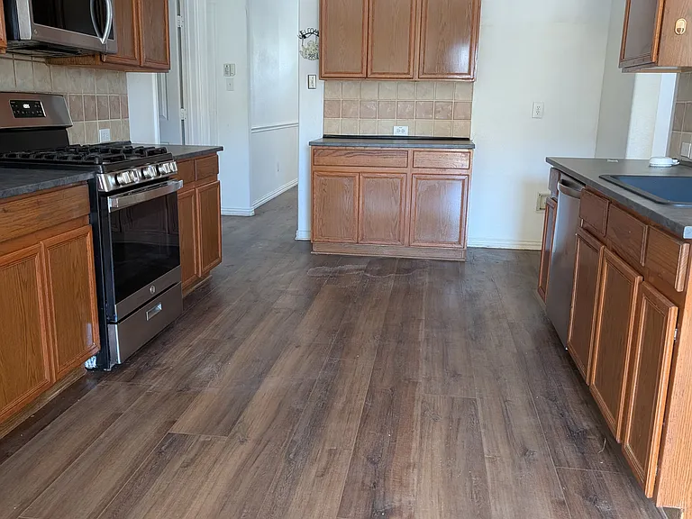 7721 Shasta Dr — Photo 8
