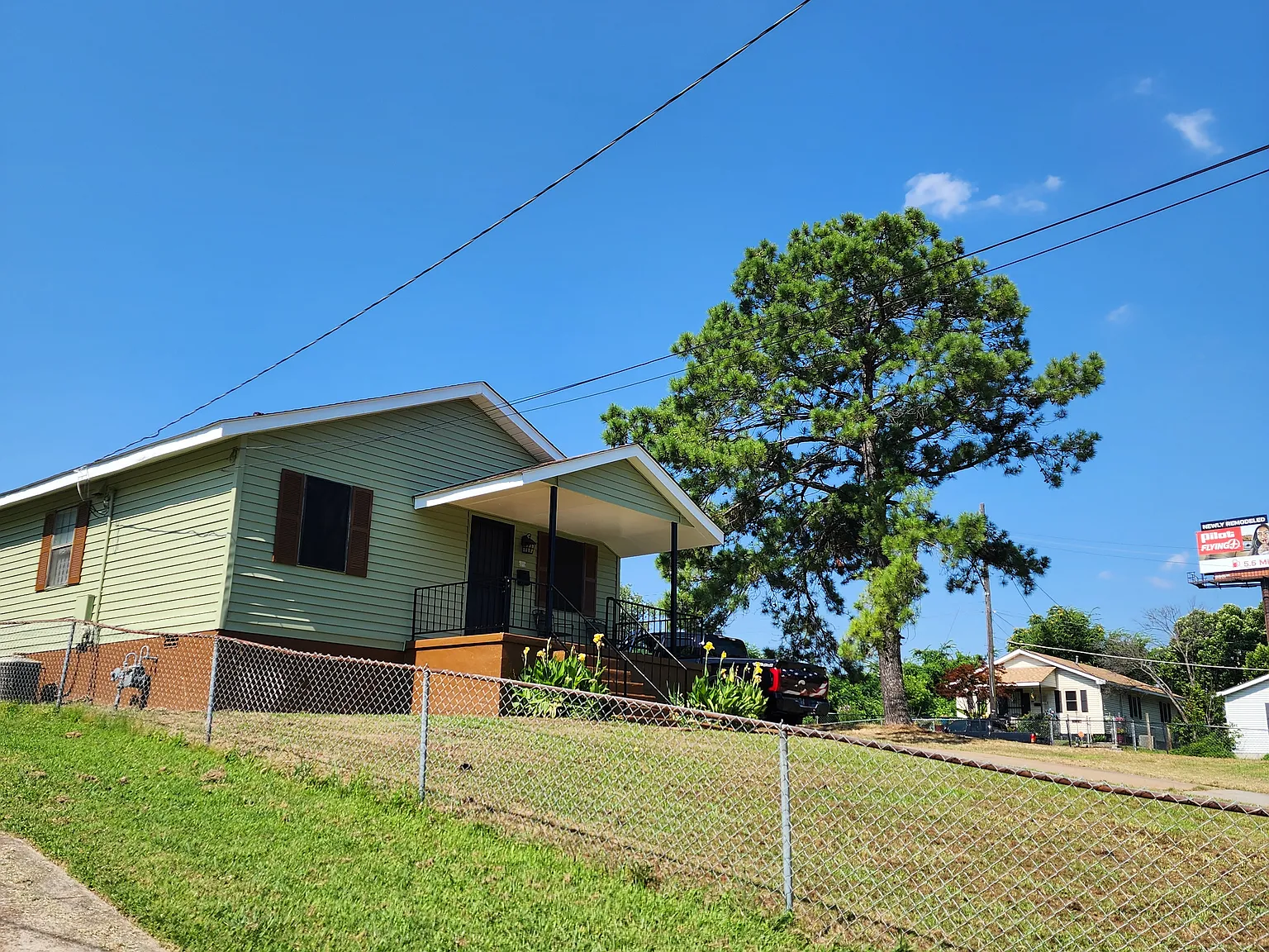 733 Lane Ave — Photo 1