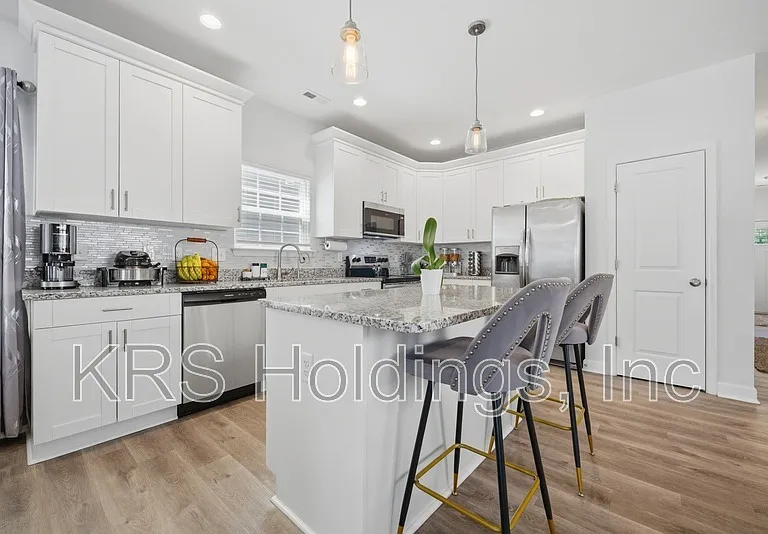 612 Smith St — Photo 3
