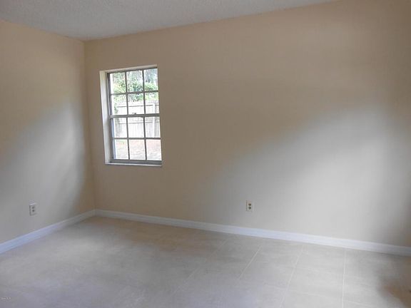 5th image of 3018 Sir Hamilton Cir #6