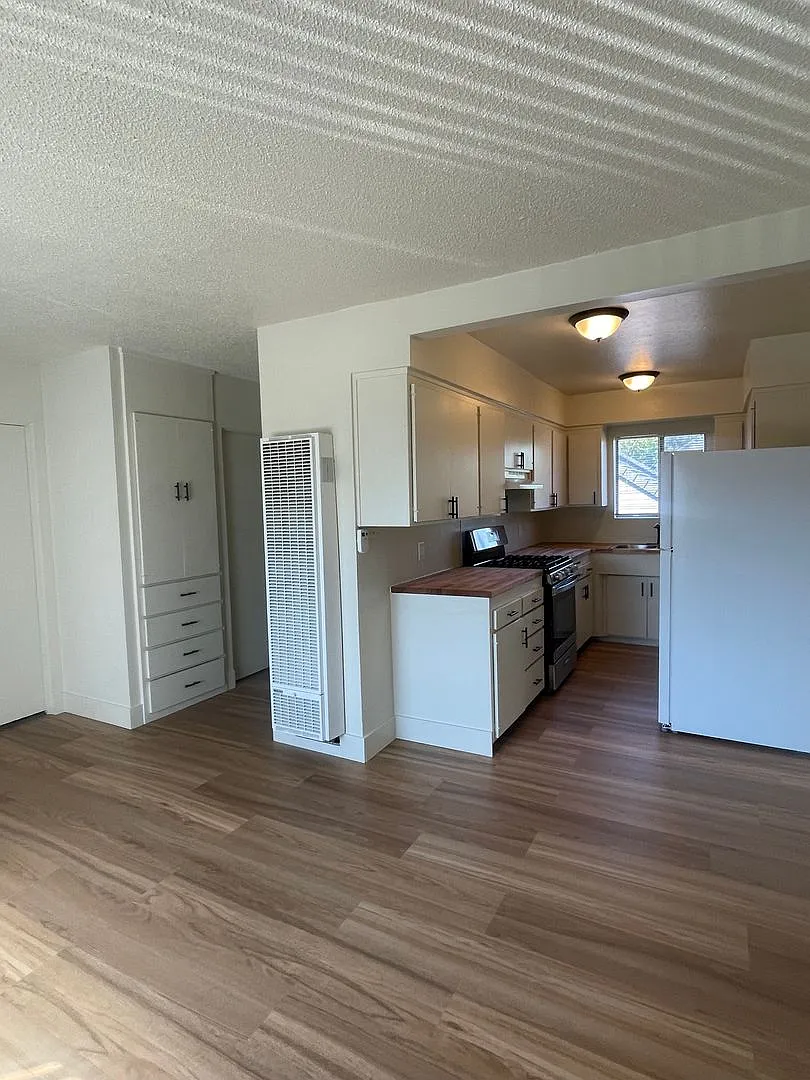 1090 N. Court Street — Photo 1