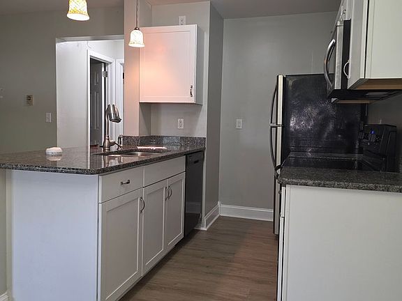 4th image of 289 Mulberry Ave #2