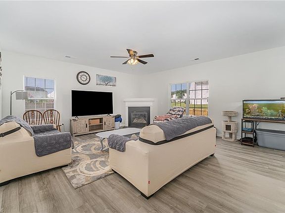 5th image of 7 Oakville Ct
