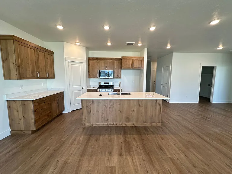 604 S 2355 W — Photo 20