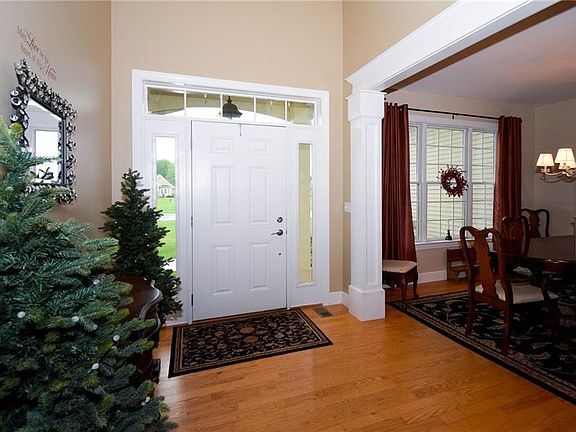 3rd image of 9241 Shelley Dr