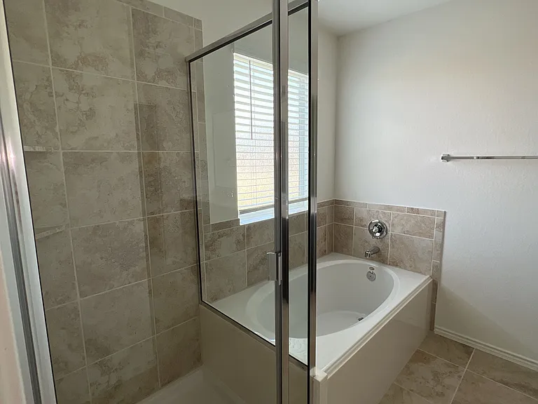 15209 Spruce Frost Cv #B — Photo 16