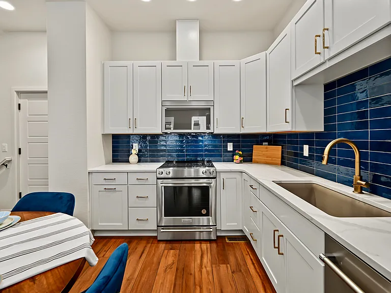 3122 W Bonfils Pl — Photo 3