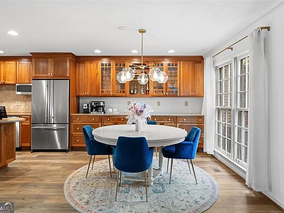 3rd image of 1105 Clairemont Ave APT P