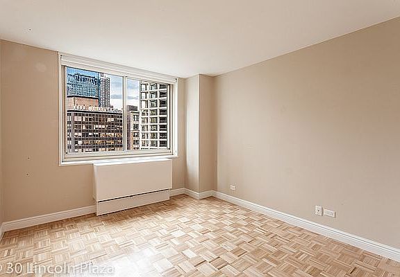 3rd image of 30 W 63rd St APT 12F