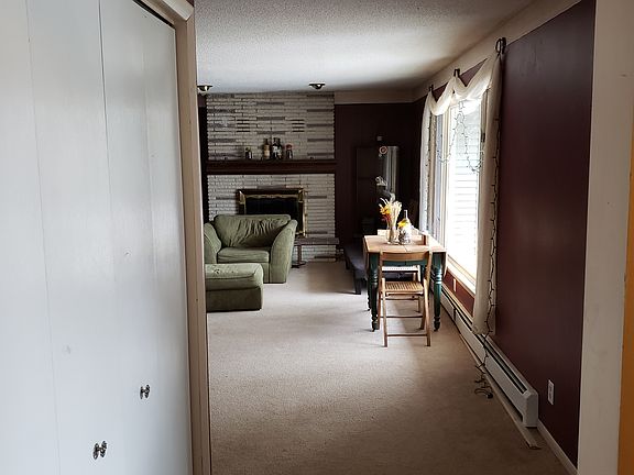 Front Room (has new floors)
