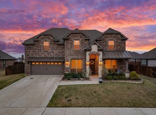 602 Dean Box Dr, Waxahachie, TX 75165