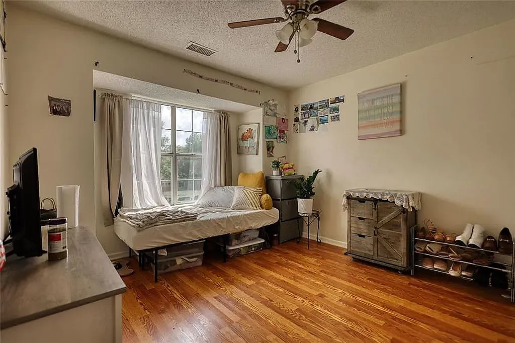 2 bed, 2.5 bath, 1356 sqft, $1,900 — Photo 2
