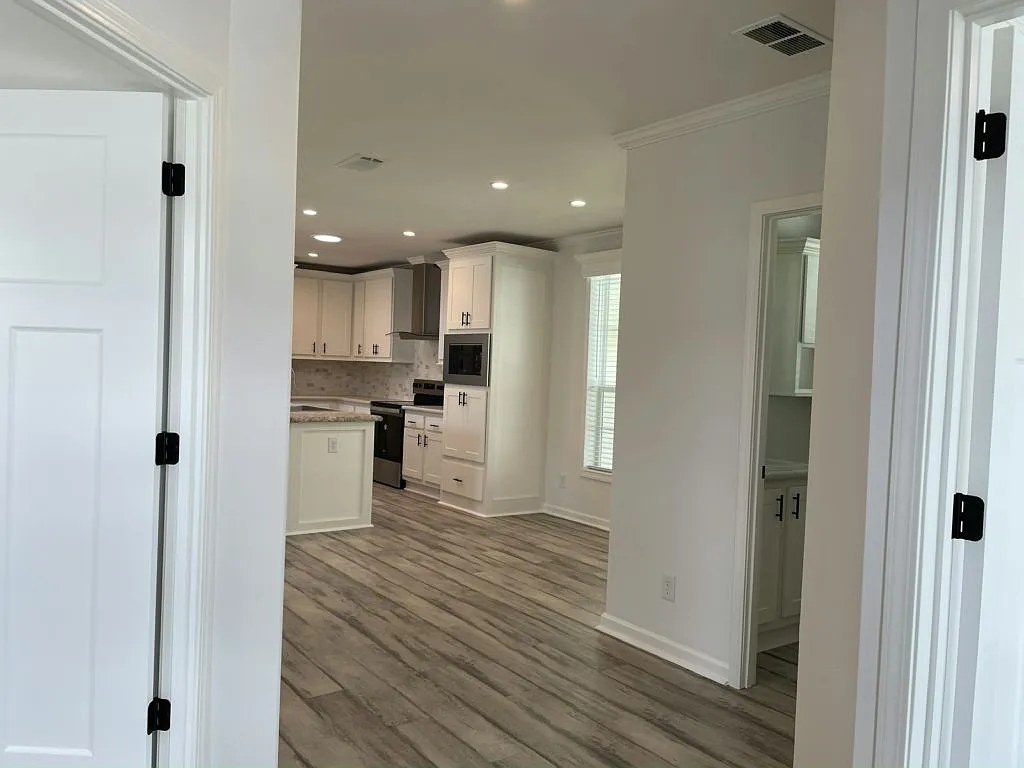 3 bed, 2.5 bath, 1460 sqft, $1,699 — Photo 4