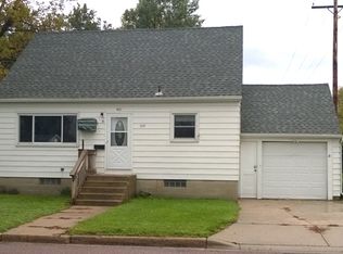 109 Mill St E, Winthrop, MN 55396