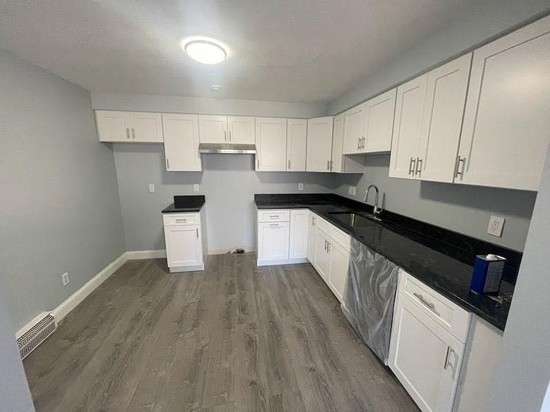 *Kitchen picture is of similar unit that was recently renovated in the same building*