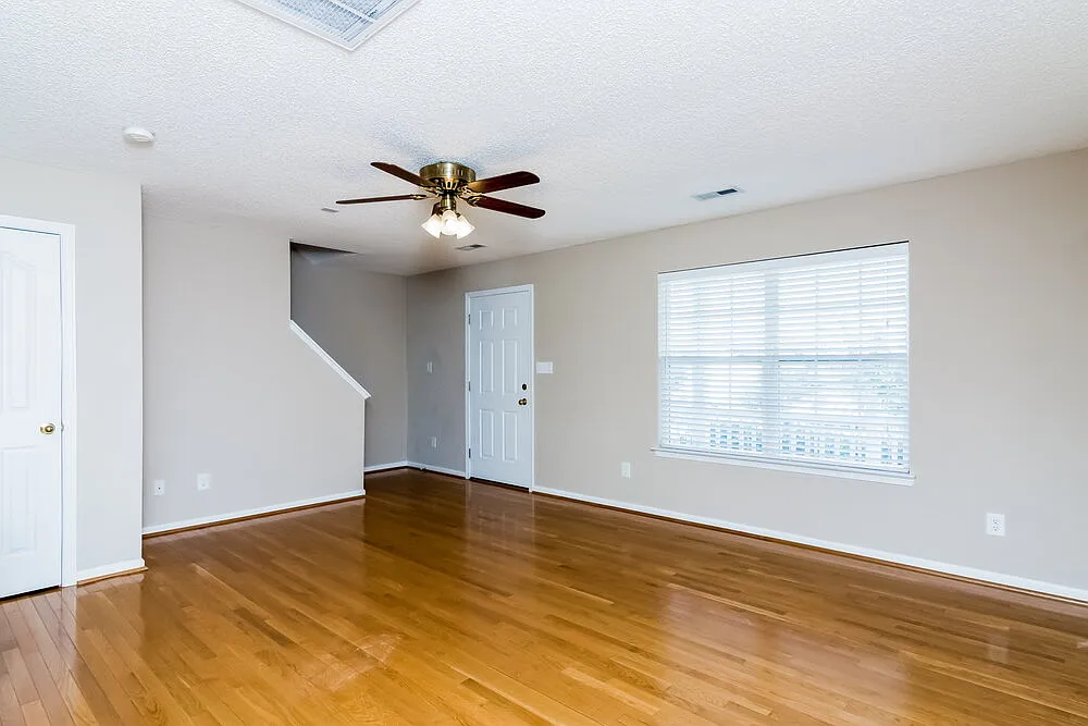 3 bed, 2.5 bath, 1492 sqft, $2,870 — Photo 2
