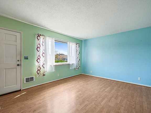 4th image of 1245 NW Nye St