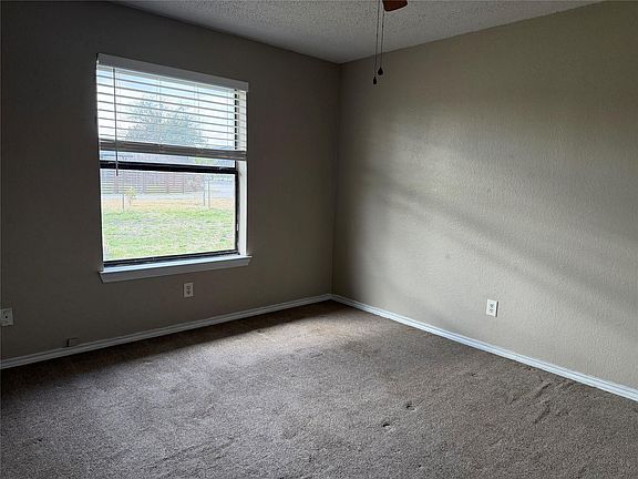 4th image of 1605 Oak Cir #A