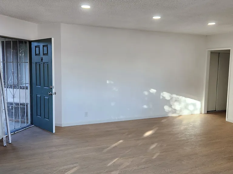 6561 Fulton Ave #14 — Photo 7