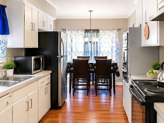 2nd image of 108 Laroe St