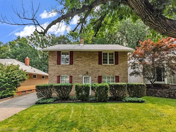 2065 Newcome St, Richmond Heights, OH 44143