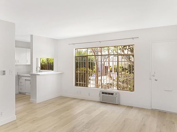 2nd image of 950 N Curson Ave #2