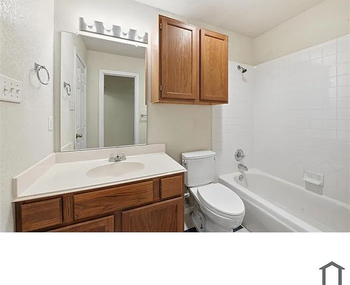11912 Rhulen Ct — Photo 2