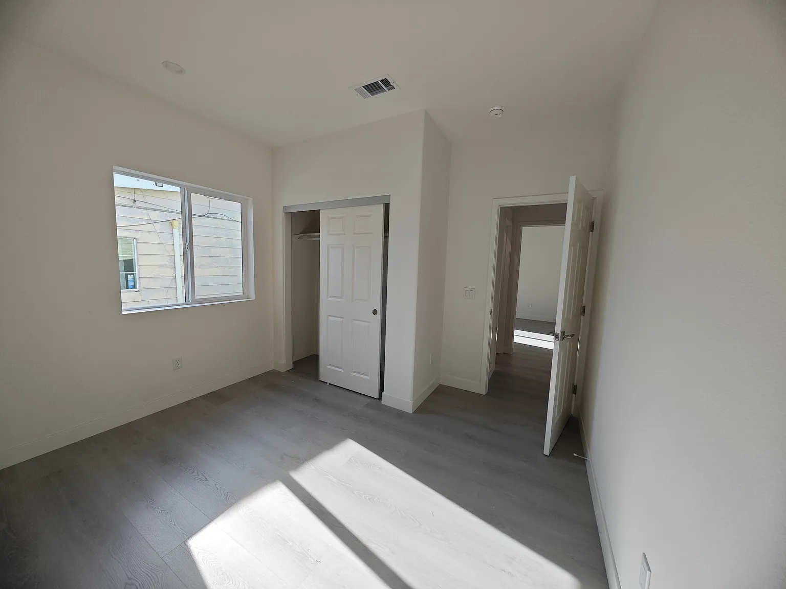 3 bed, 1200 sqft, $3,400 — Photo 2