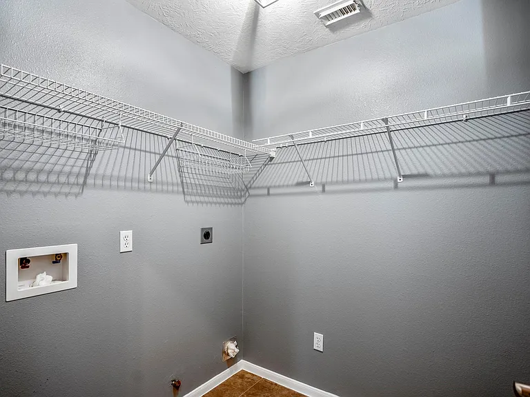 2923 Goldspring Ln — Photo 13