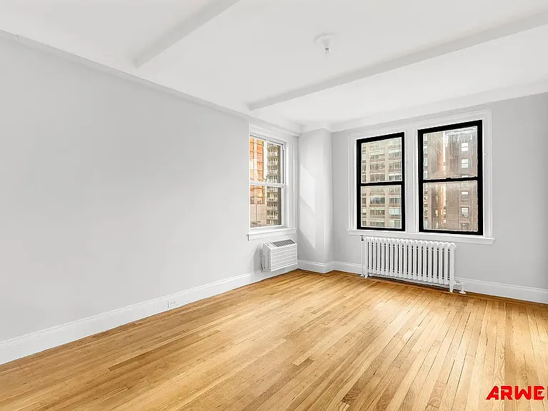 400 E 59th St #2G — Photo 2