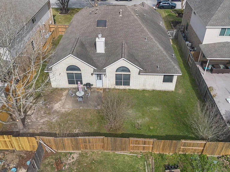 9211 Memorial Hills Dr — Photo 28