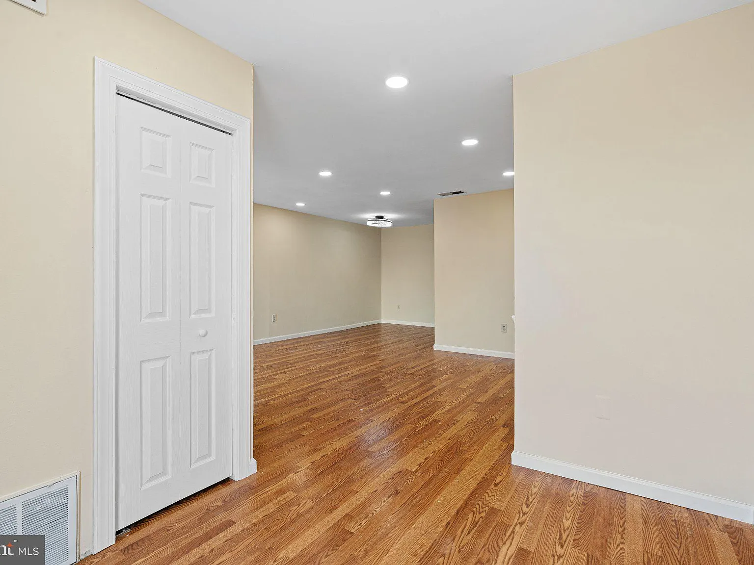 2 bed, 1116 sqft, $1,800 — Photo 4