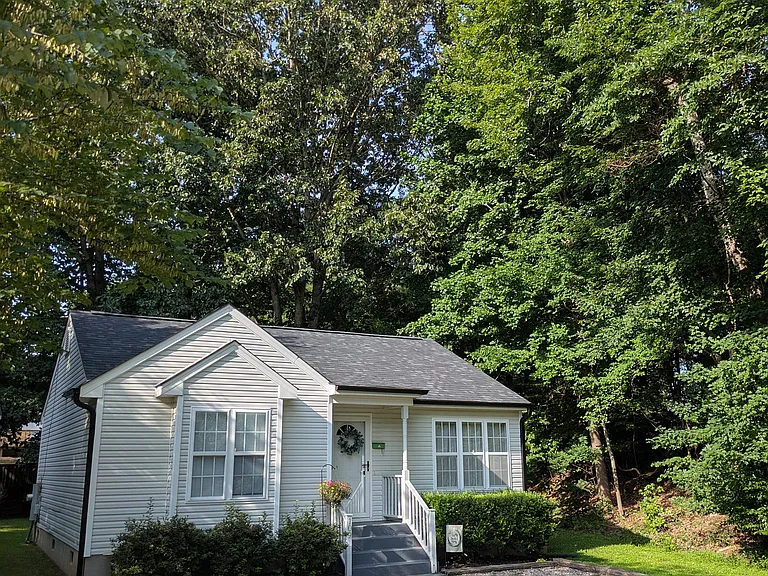 109 Dunn Ave — Photo 1