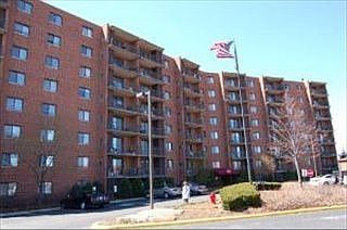 5th image of 1 Bloomingdale Pl APT 808